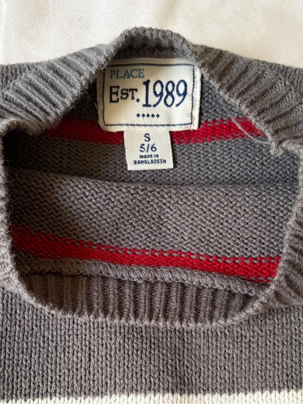 The Children’s Place Boys Girls Size 5/6 Gray Striped Crewneck Sweater Red Black